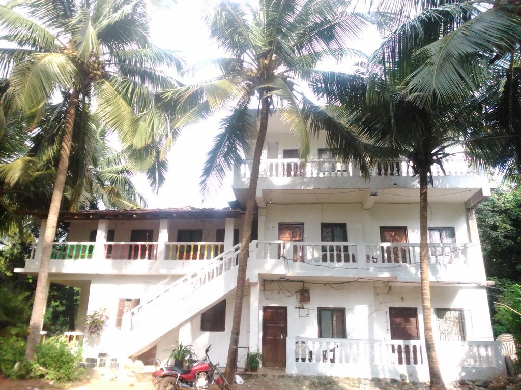 La Blanche Guest House Calangute Esterno foto