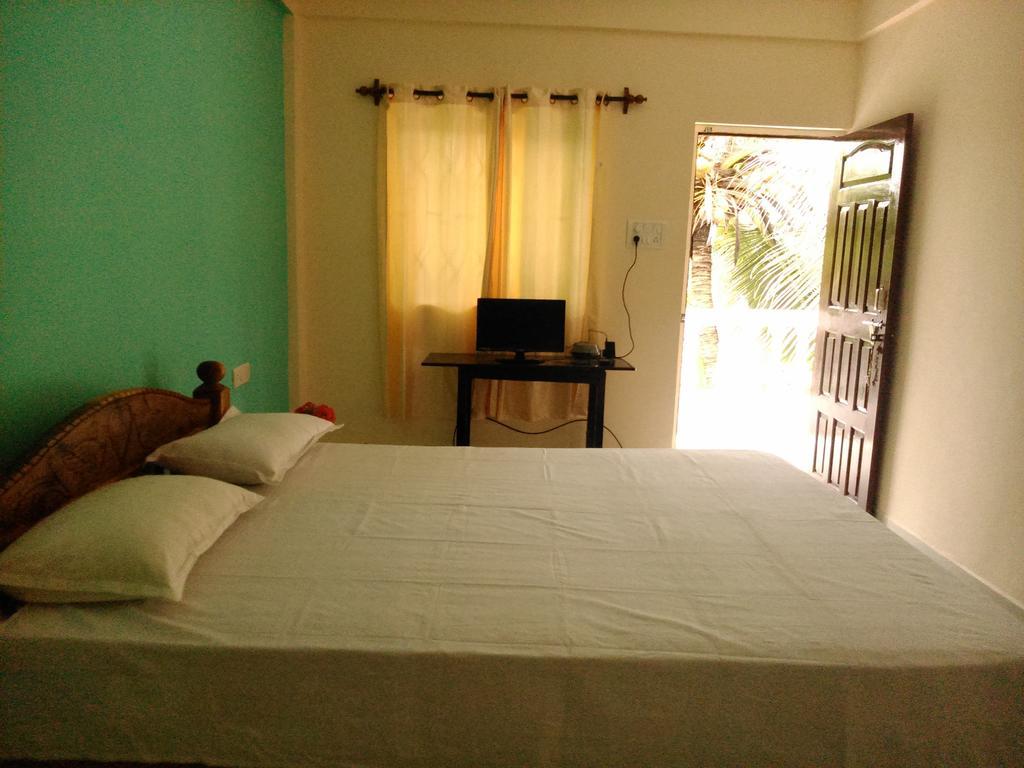 La Blanche Guest House Calangute Esterno foto